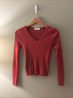 Double Zero Ribbed V-Neck Sweater in Brick Red